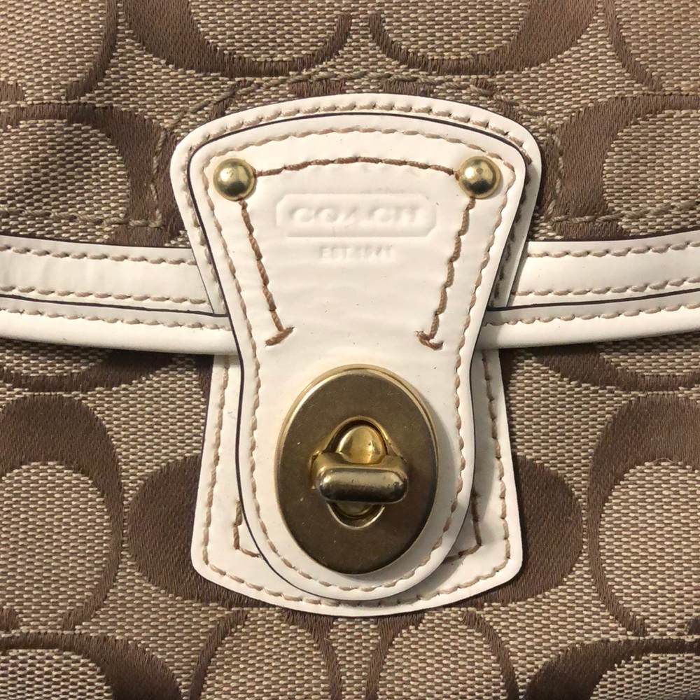 Coach wristlet - Picture 2 of 5
